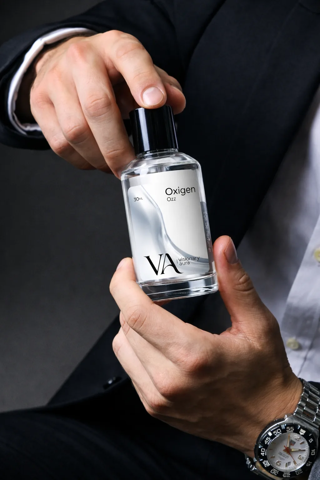 Koleksi botol parfum eksklusif VA Aura dalam kemasan premium